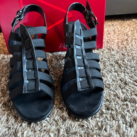 AeroSoles Strap Heel - Picture 2 of 5